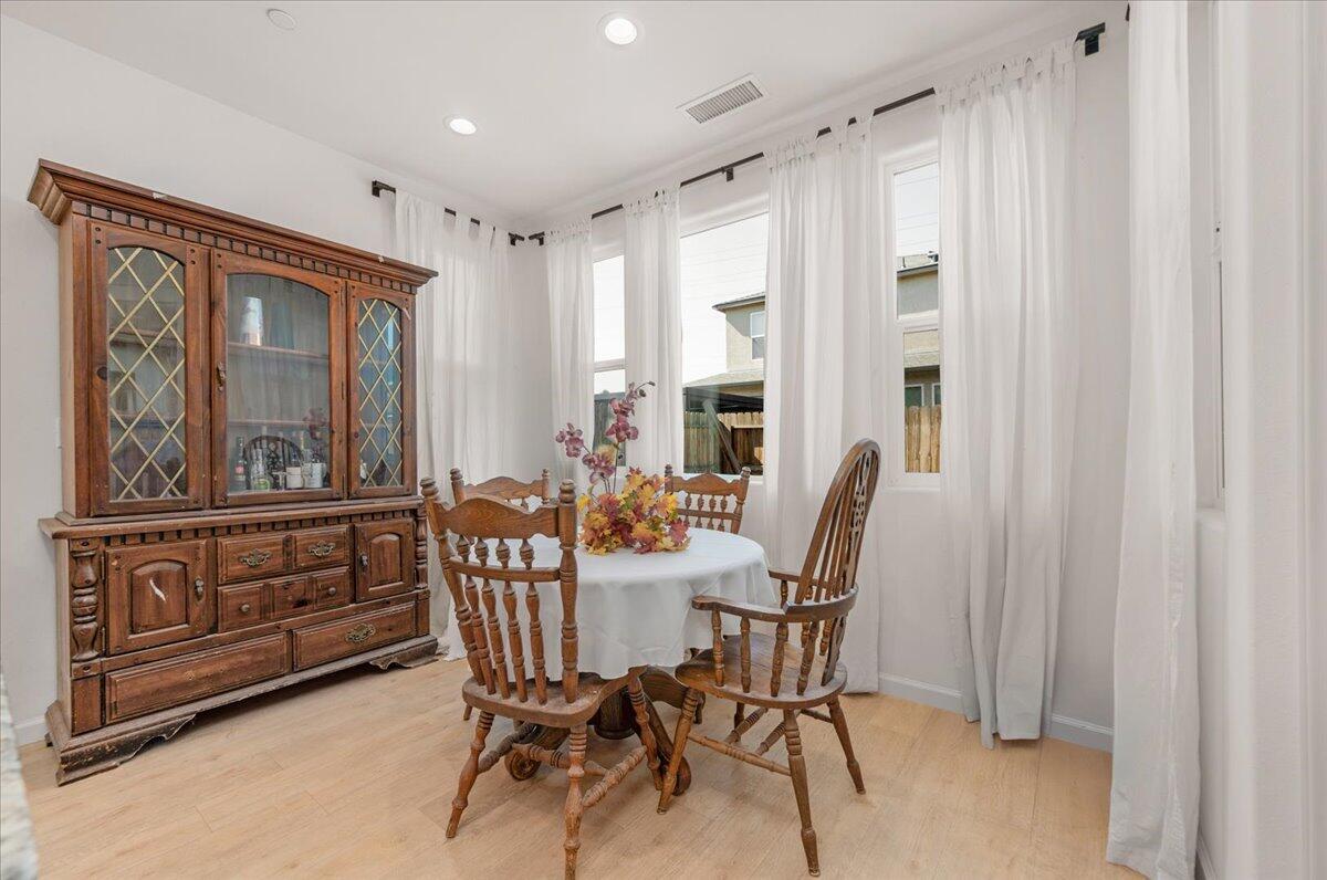 6317 N Alta Vista Lane