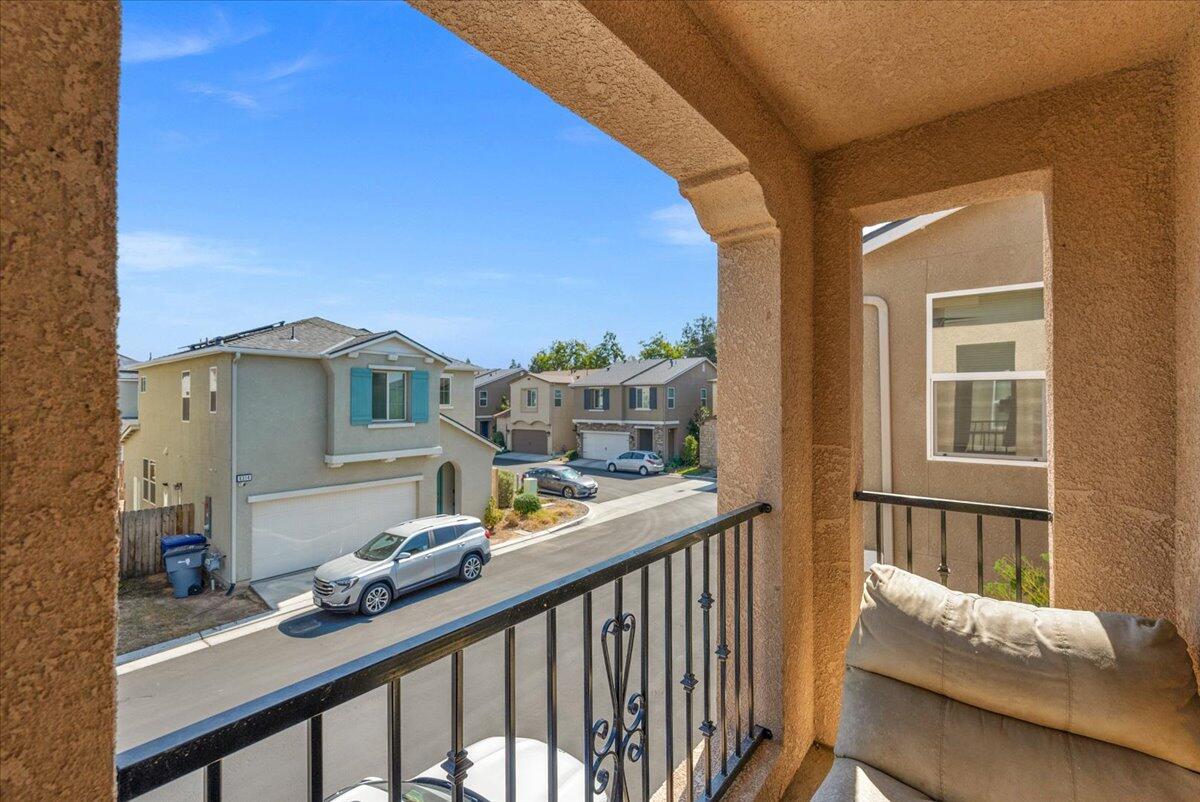 6317 N Alta Vista Lane