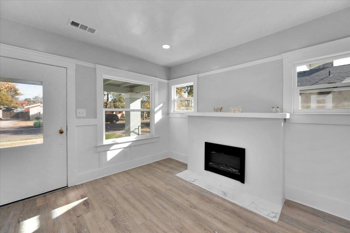 1265 N Safford Avenue