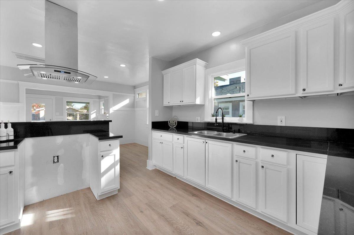 1265 N Safford Avenue