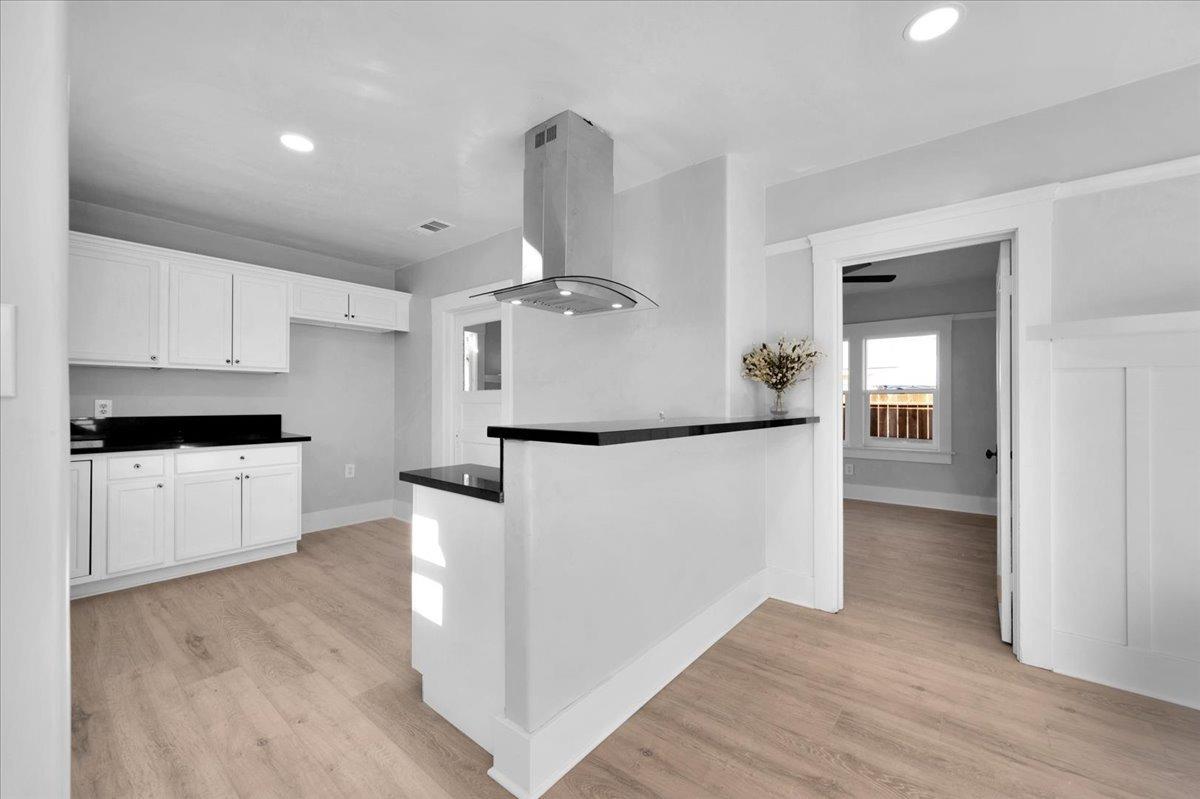 1265 N Safford Avenue