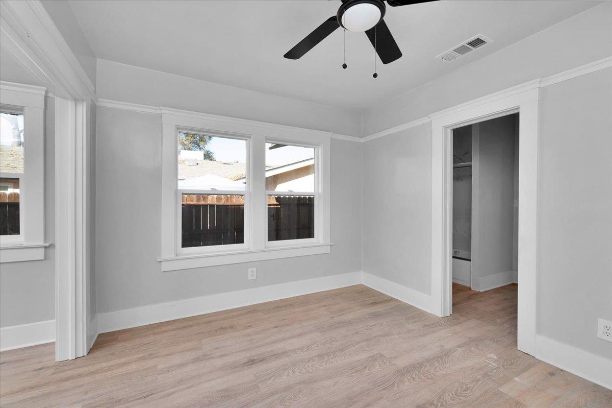 1265 N Safford Avenue