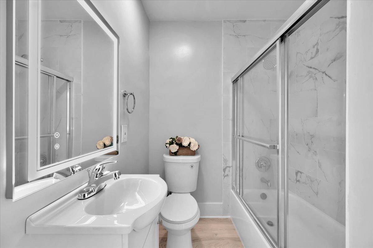 1265 N Safford Avenue