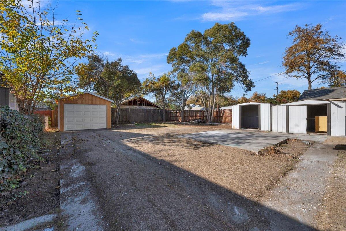 1265 N Safford Avenue