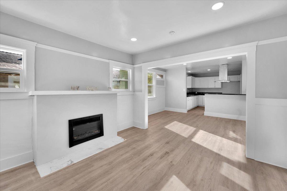 1265 N Safford Avenue