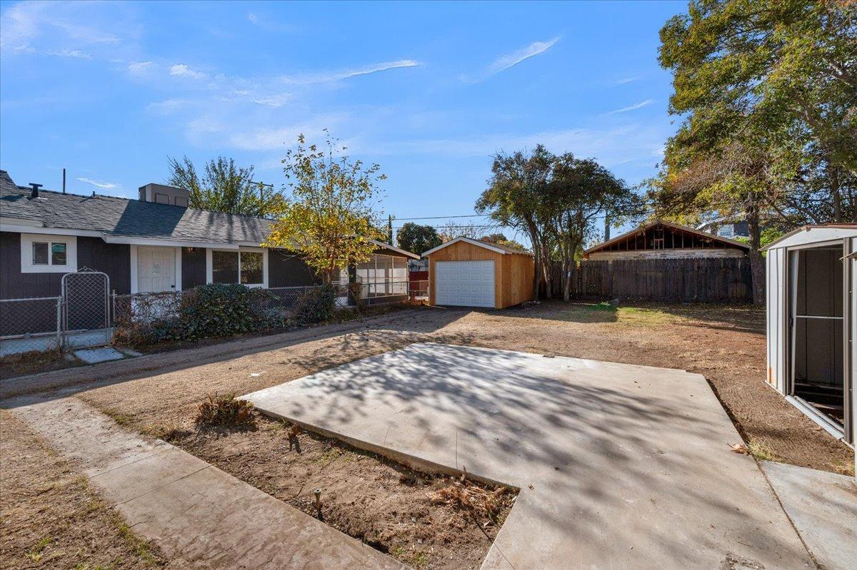 1265 N Safford Avenue