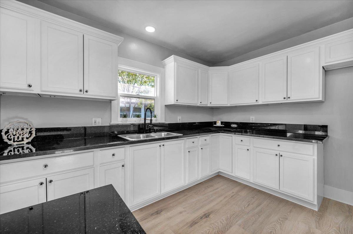 1265 N Safford Avenue