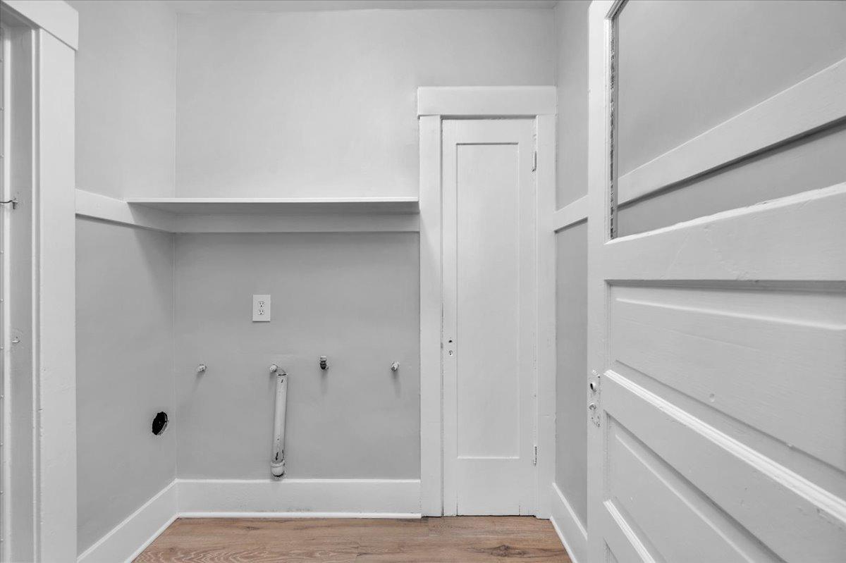 1265 N Safford Avenue