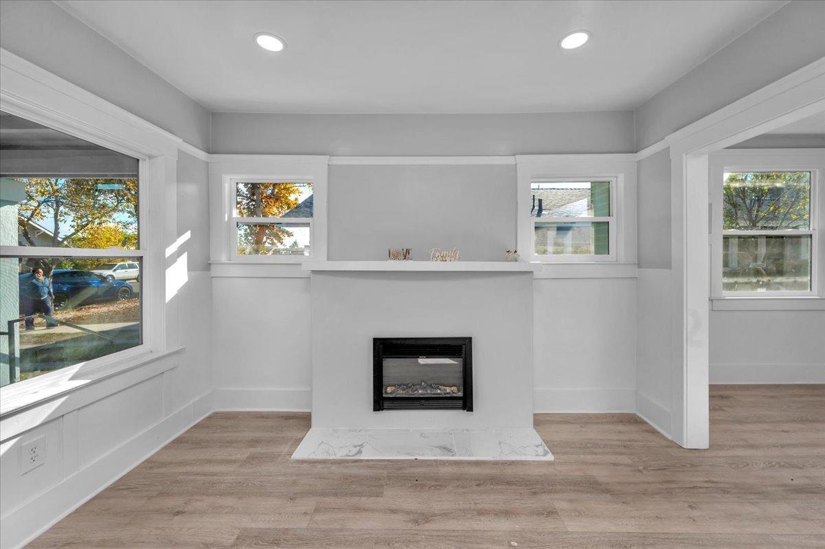 1265 N Safford Avenue