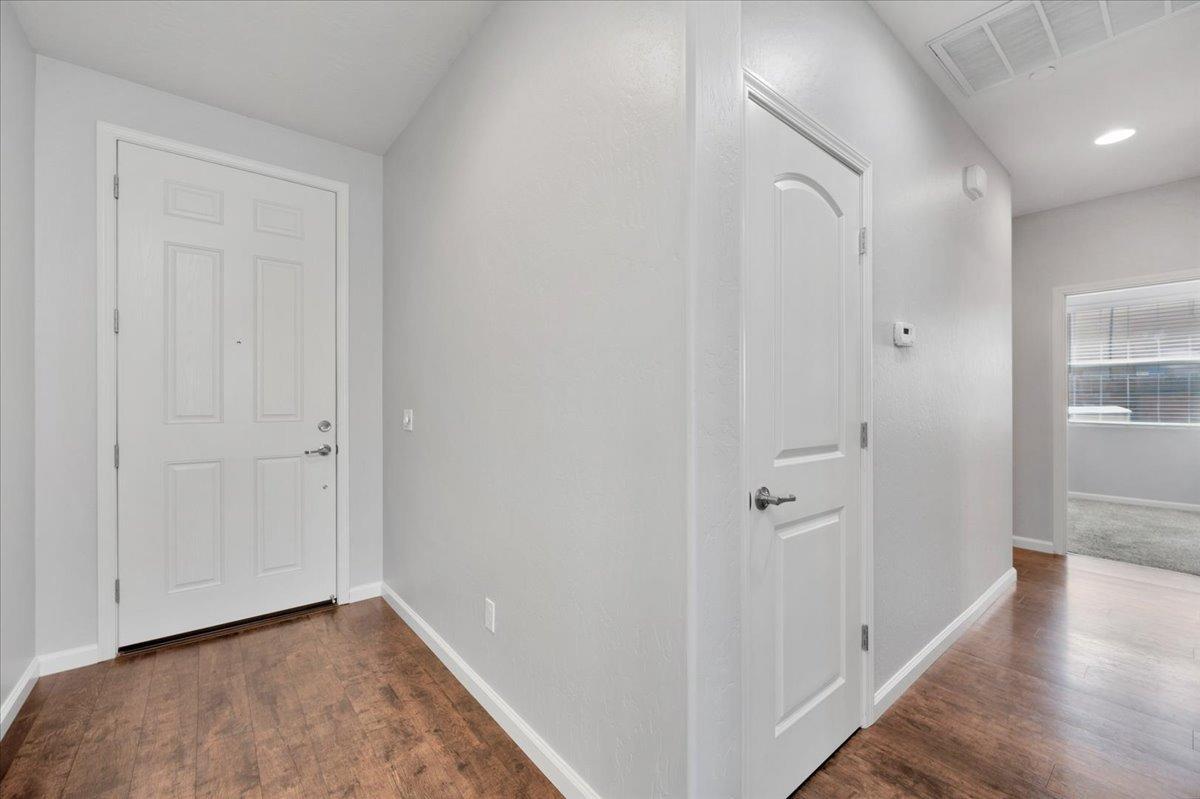 2412 S Inverness Way