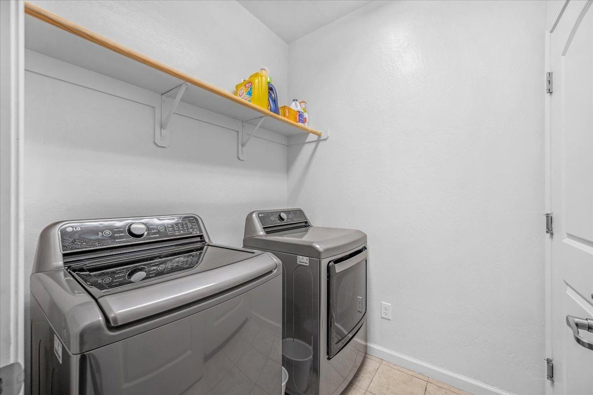 2412 S Inverness Way