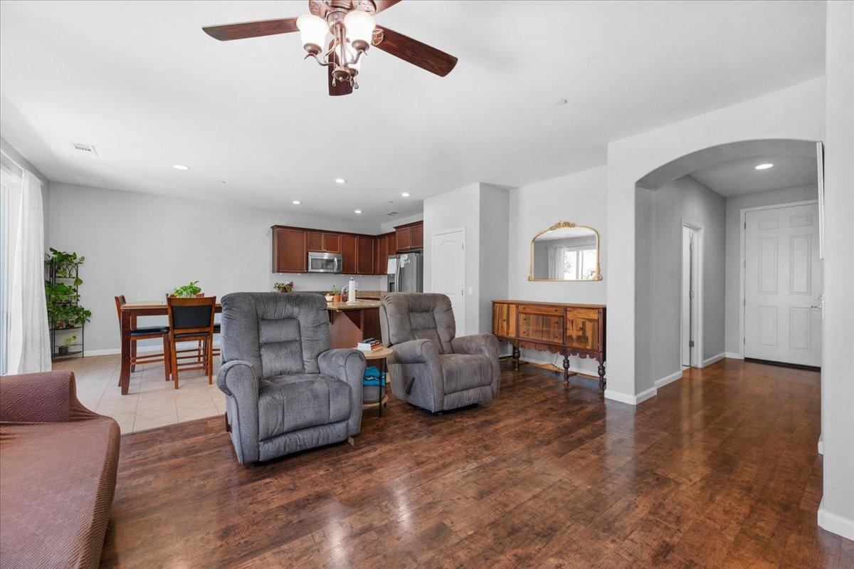 2412 S Inverness Way