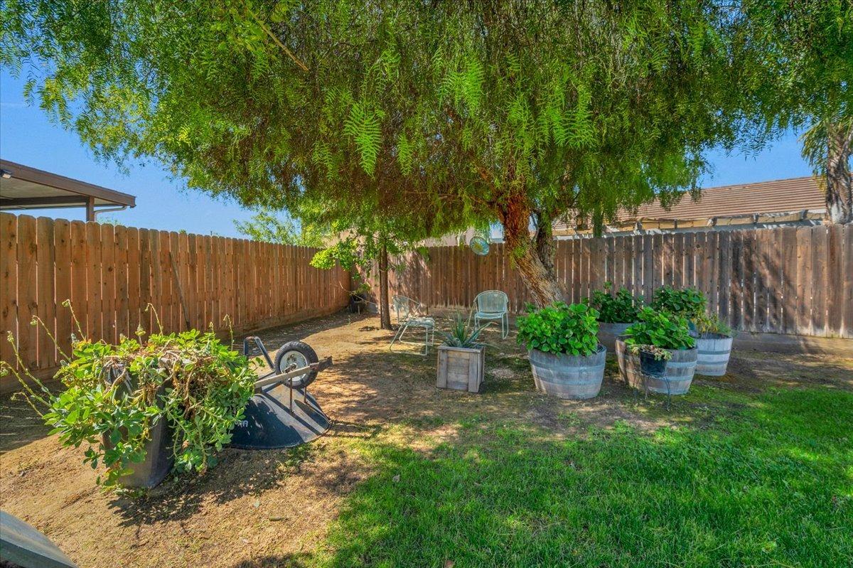 2412 S Inverness Way