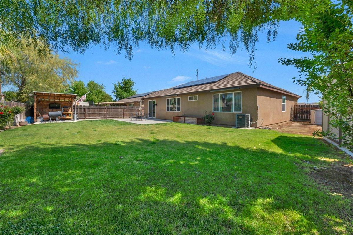 2412 S Inverness Way