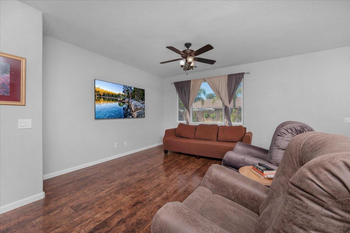 2412 S Inverness Way