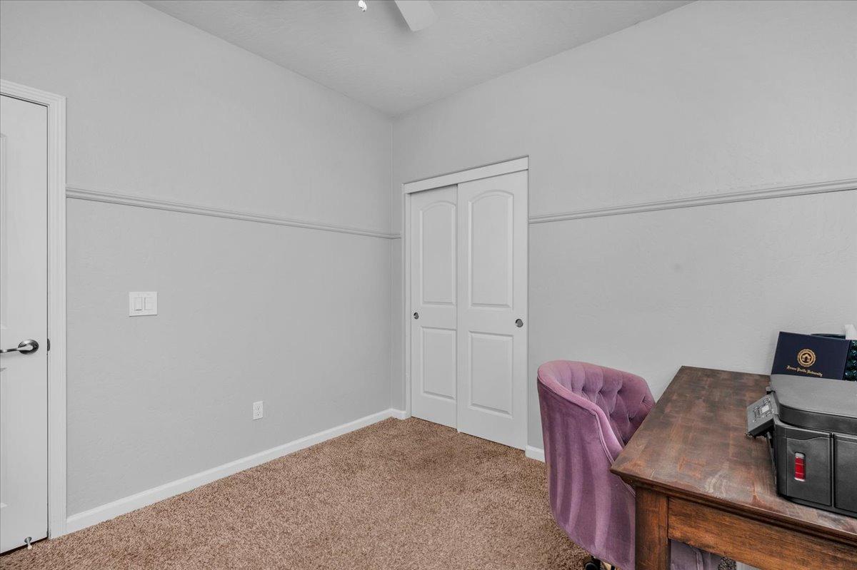 2412 S Inverness Way