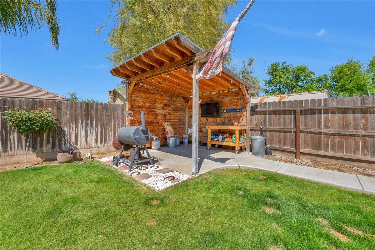 2412 S Inverness Way