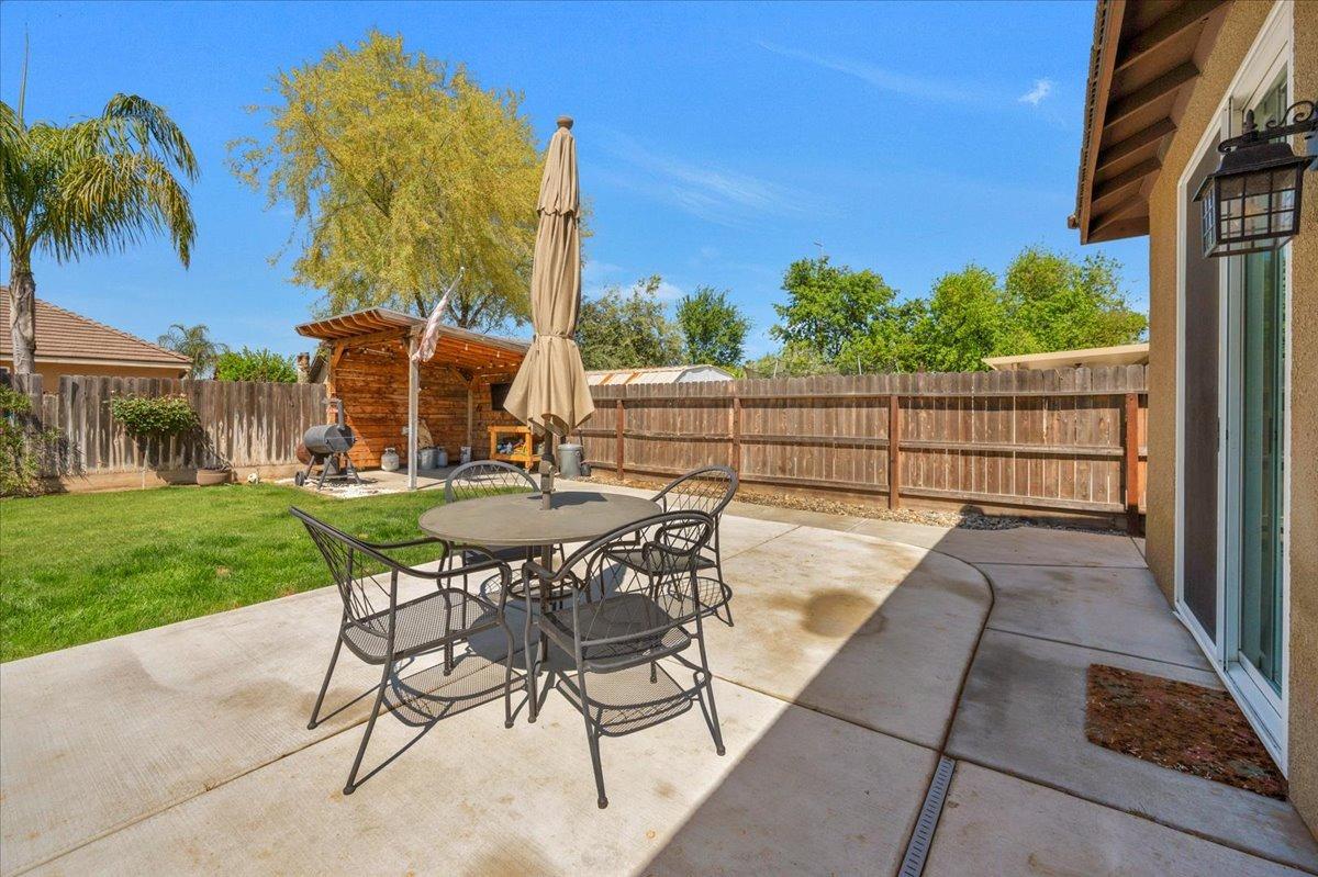 2412 S Inverness Way