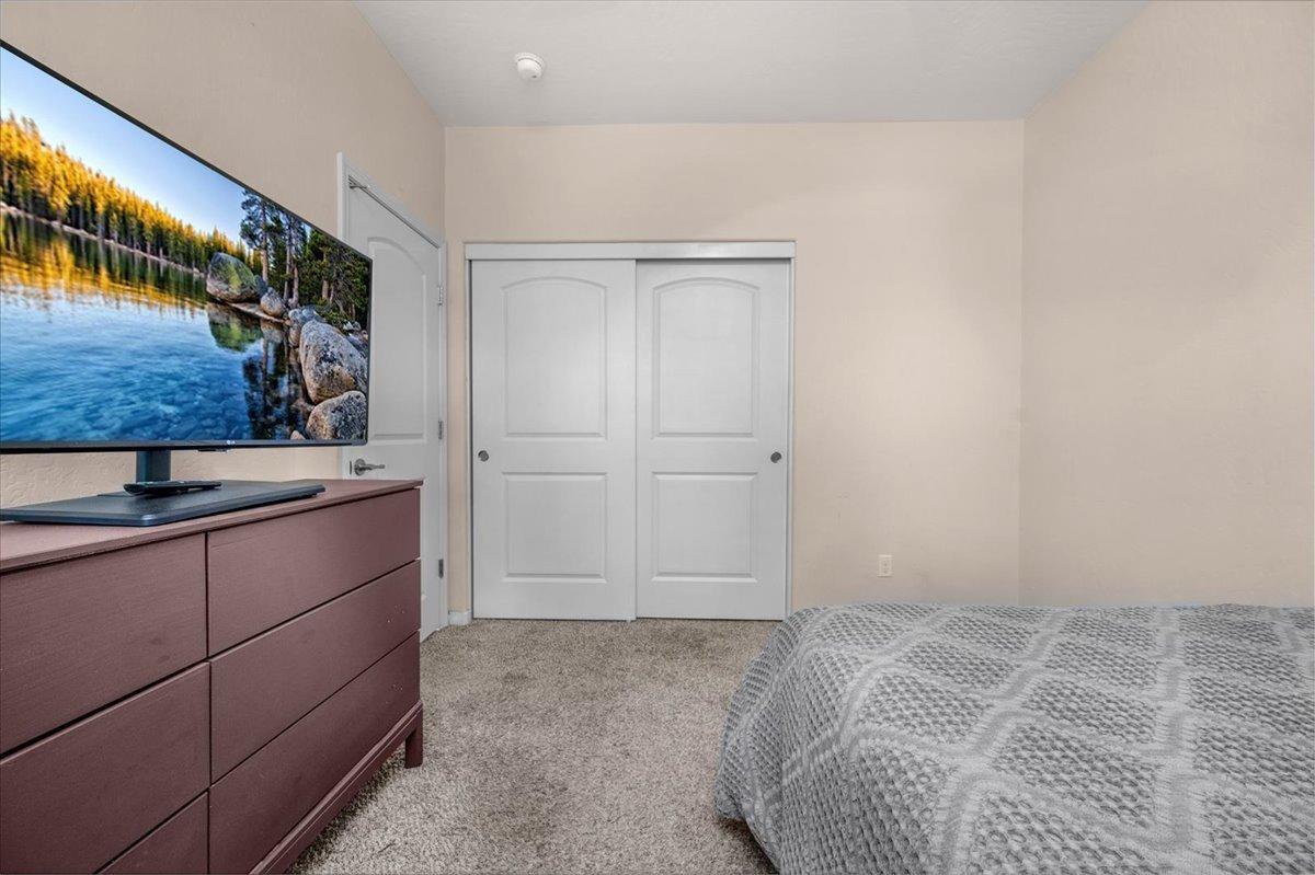 2412 S Inverness Way