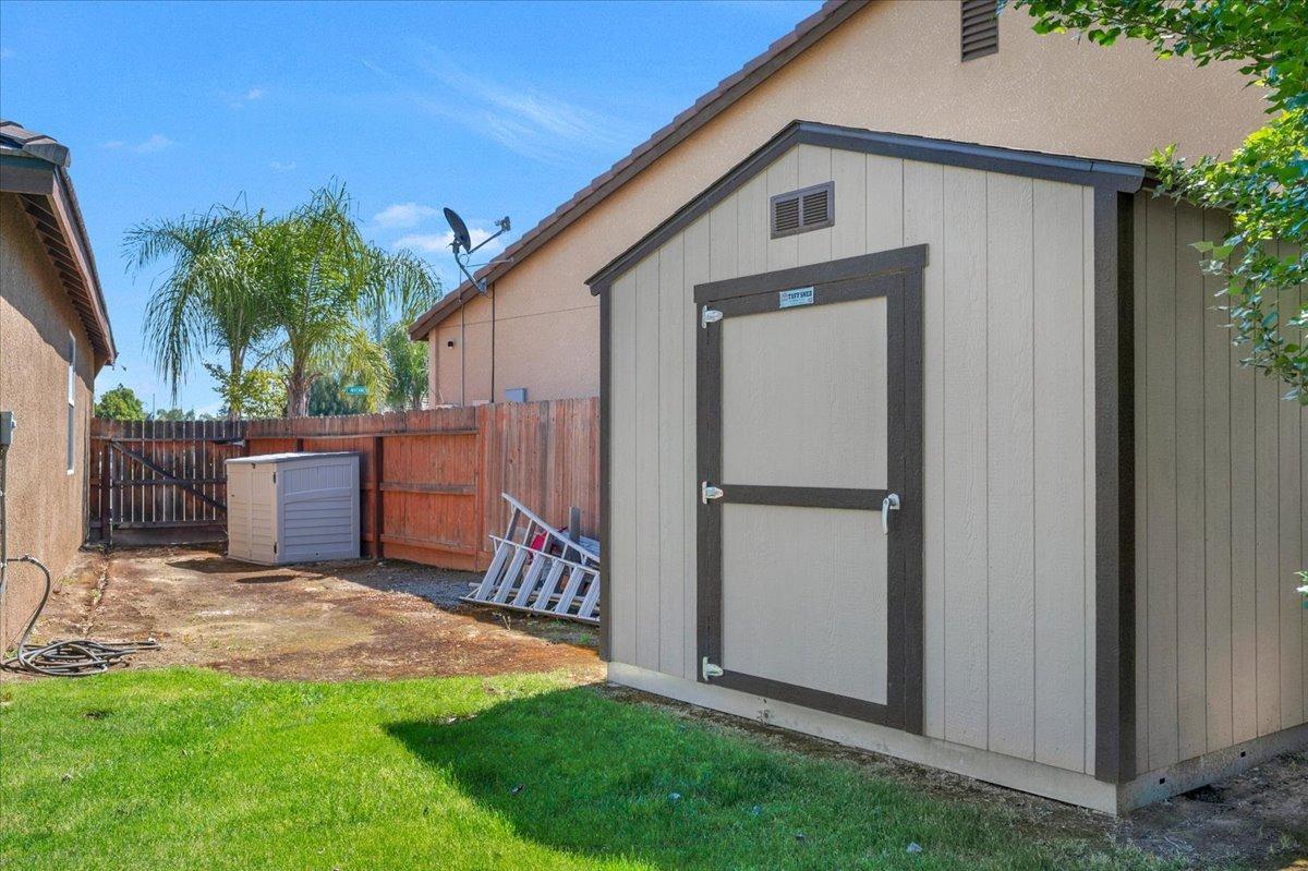 2412 S Inverness Way