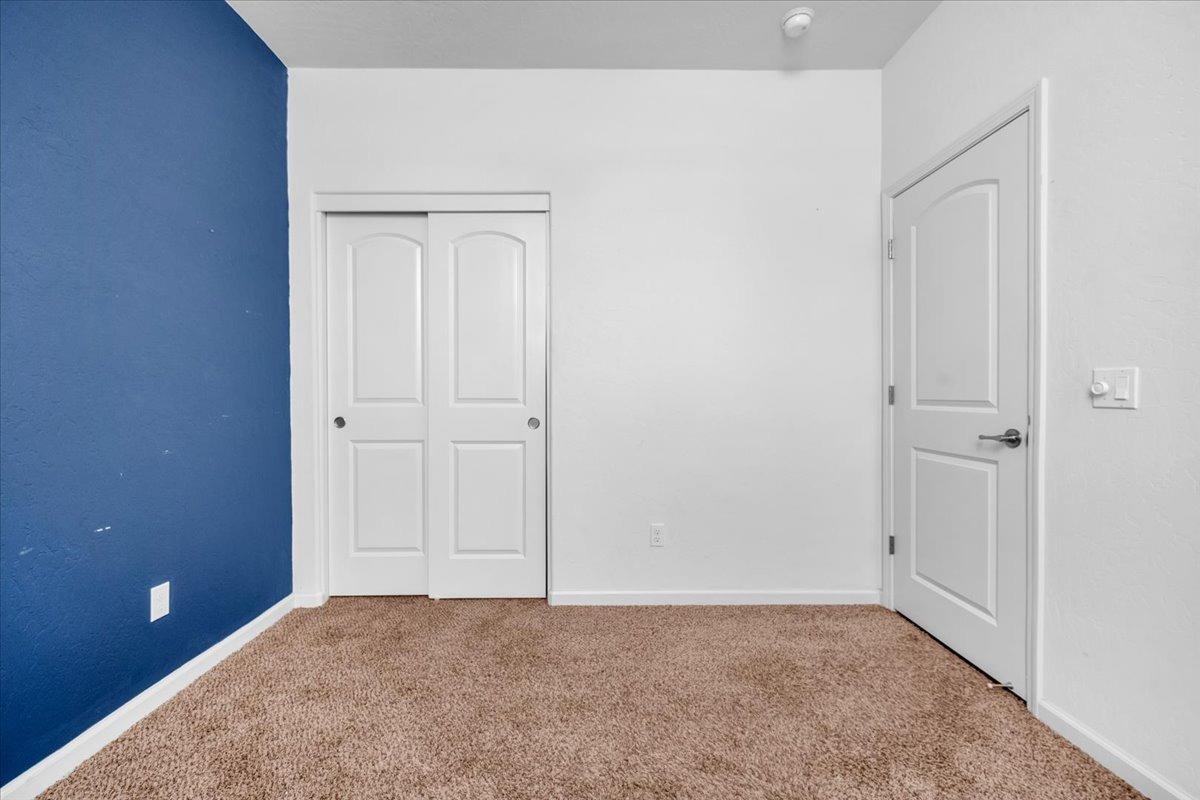 2412 S Inverness Way