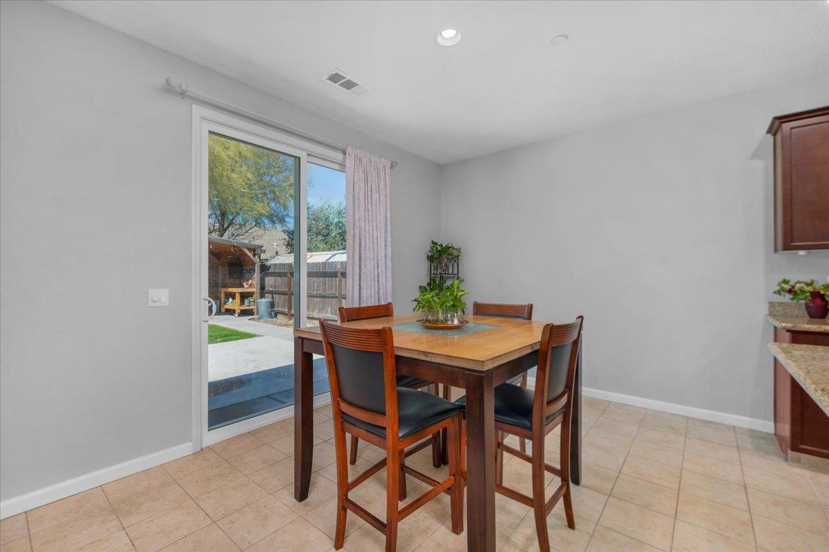 2412 S Inverness Way