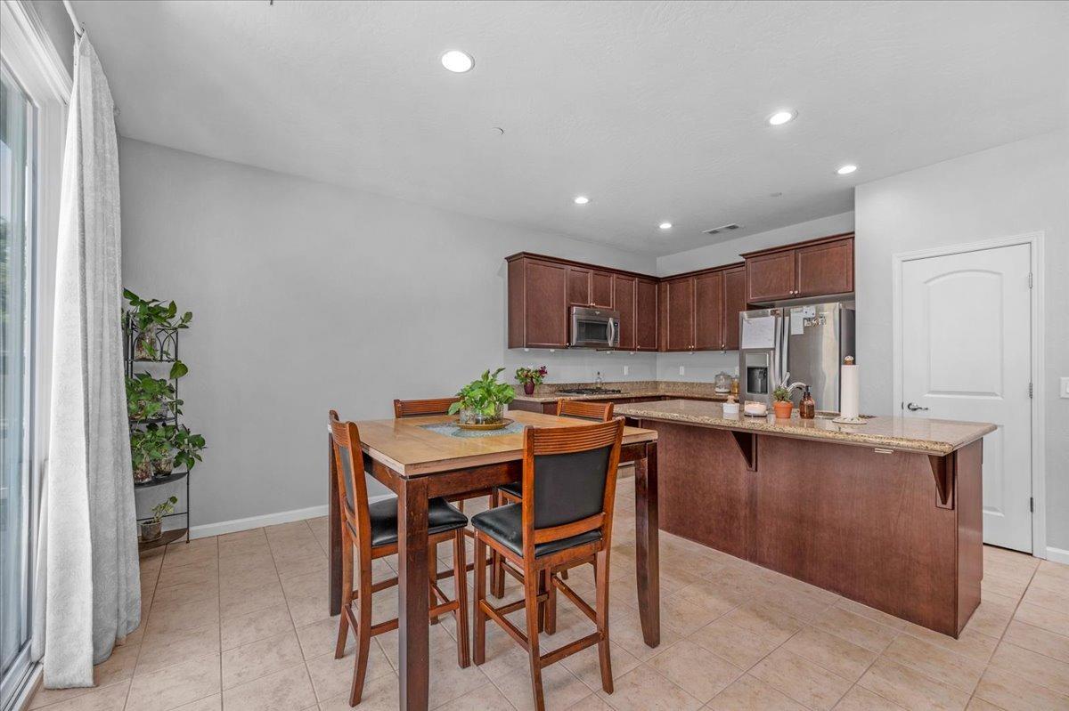 2412 S Inverness Way