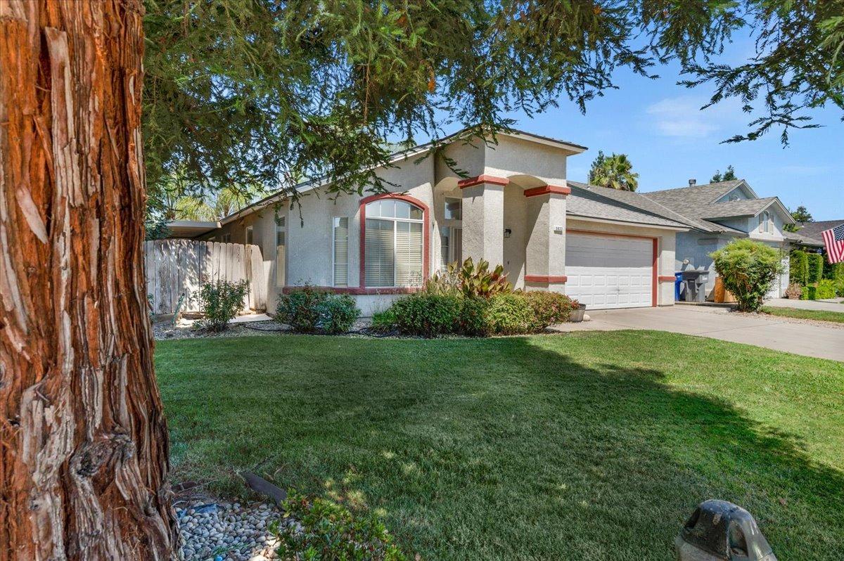 5633 N Delbert Avenue