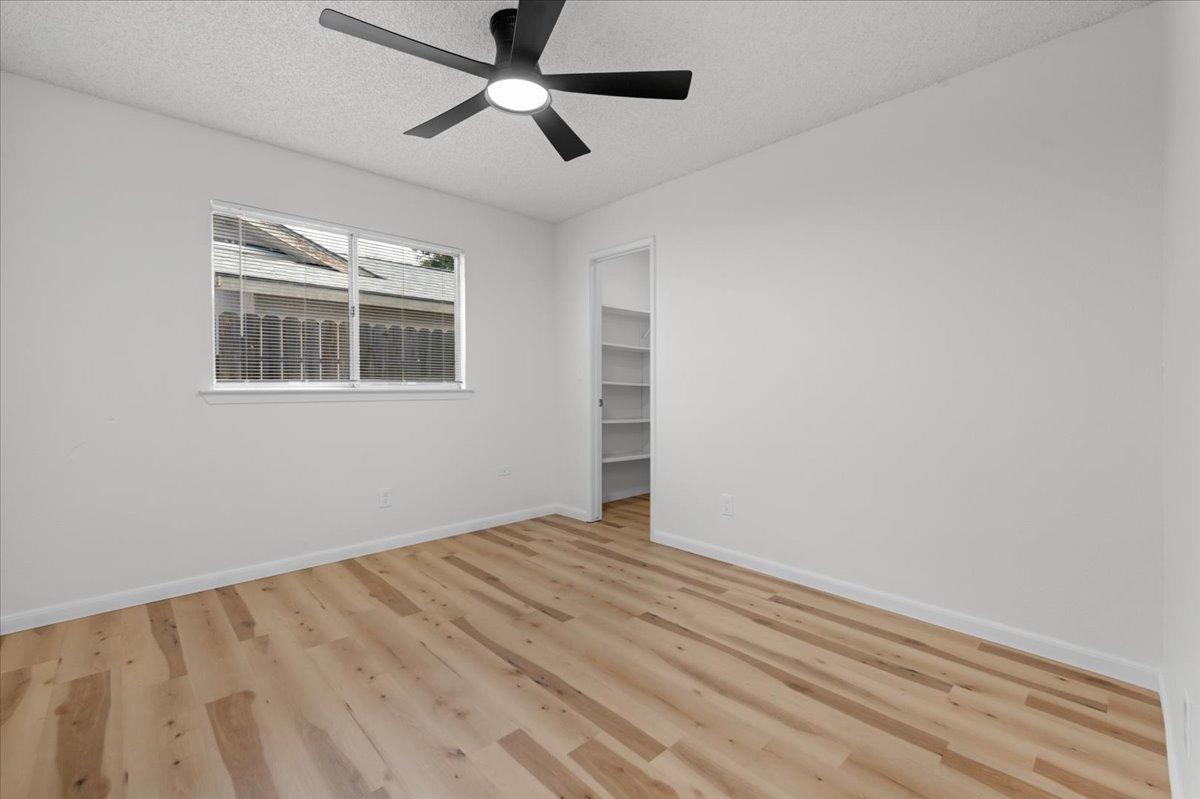 6062 N Constance Avenue