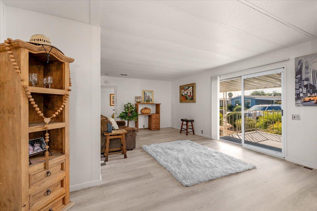 2706 W Ashlan Avenue # 323