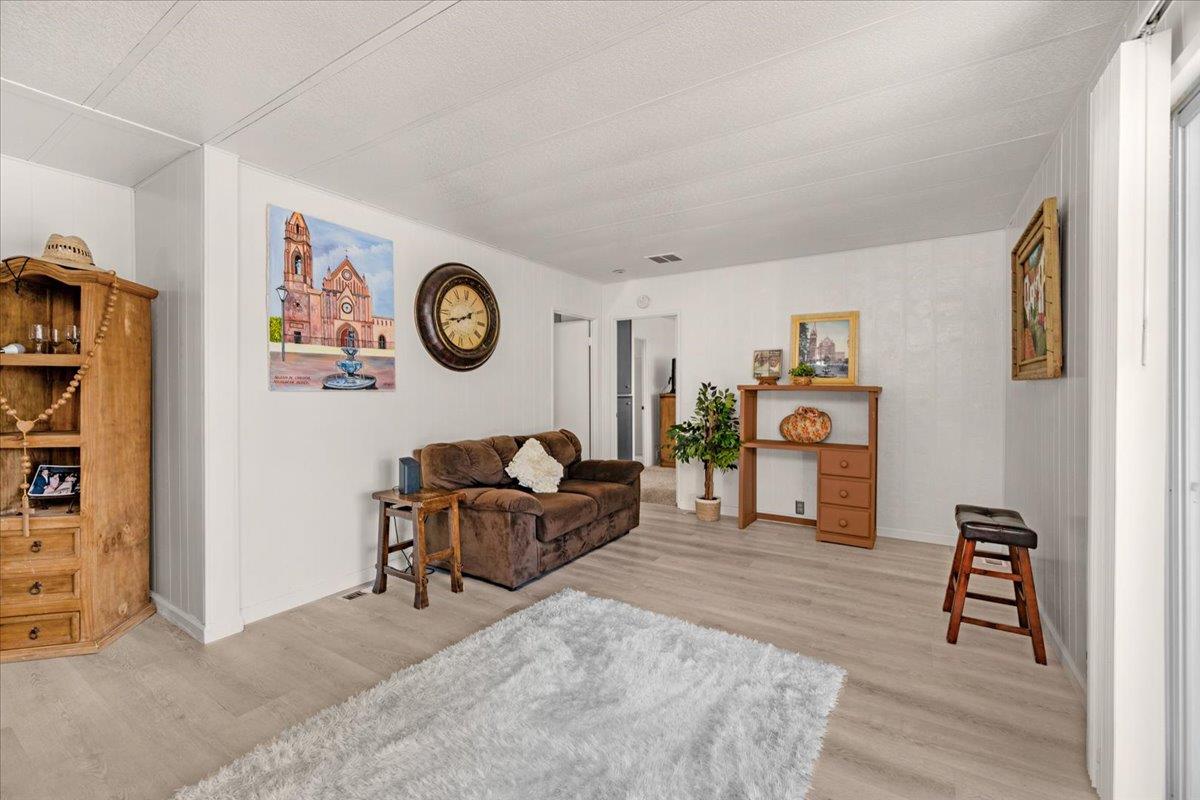 2706 W Ashlan Avenue # 323