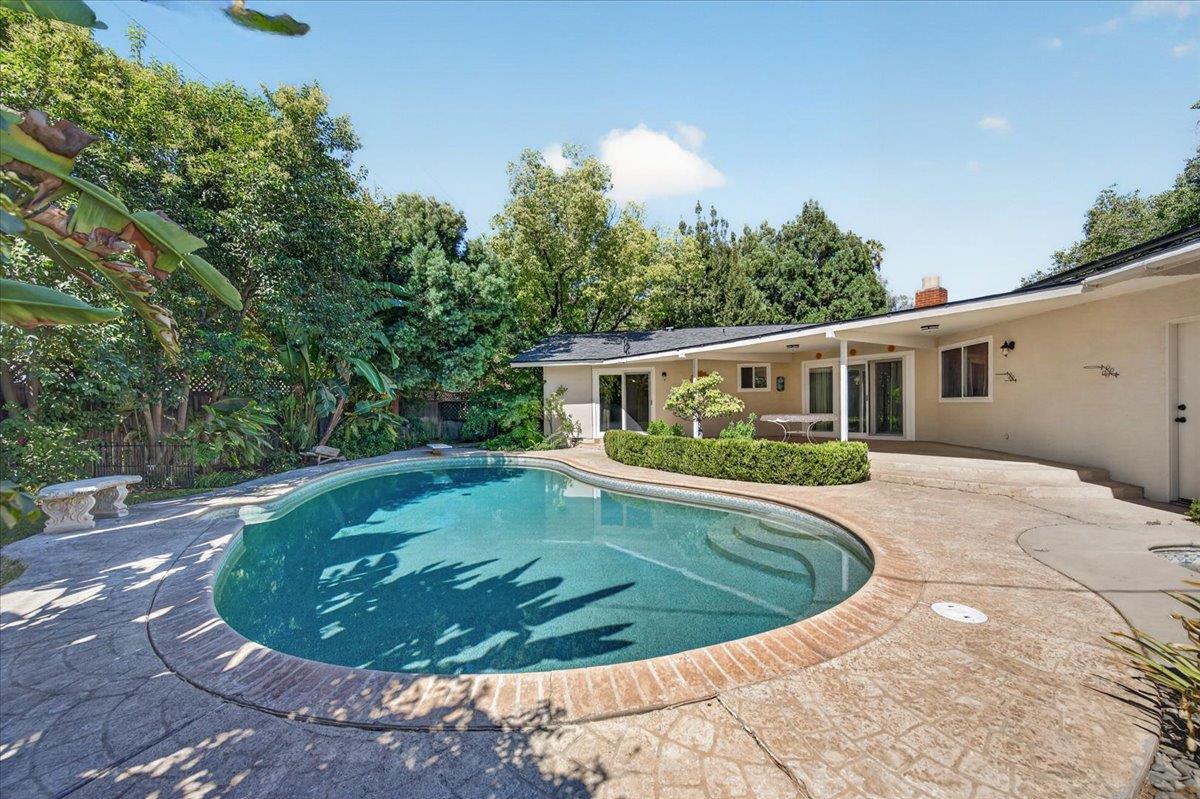 749 W Escalon Avenue