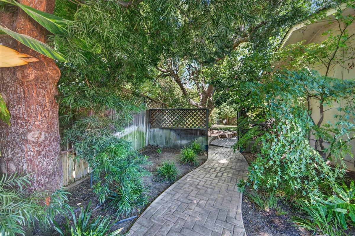 749 W Escalon Avenue