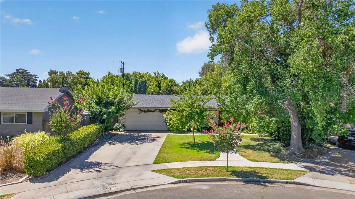 749 W Escalon Avenue