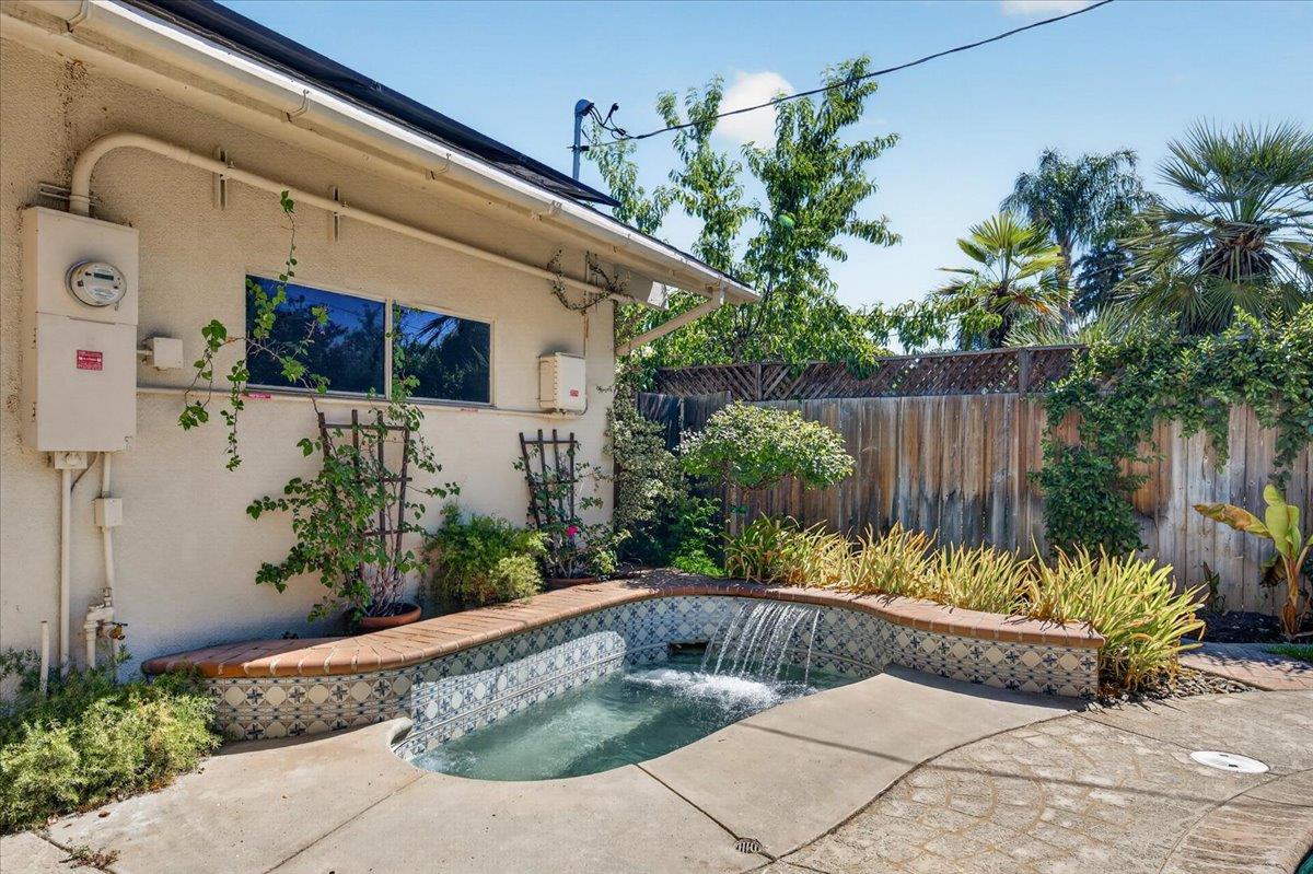 749 W Escalon Avenue