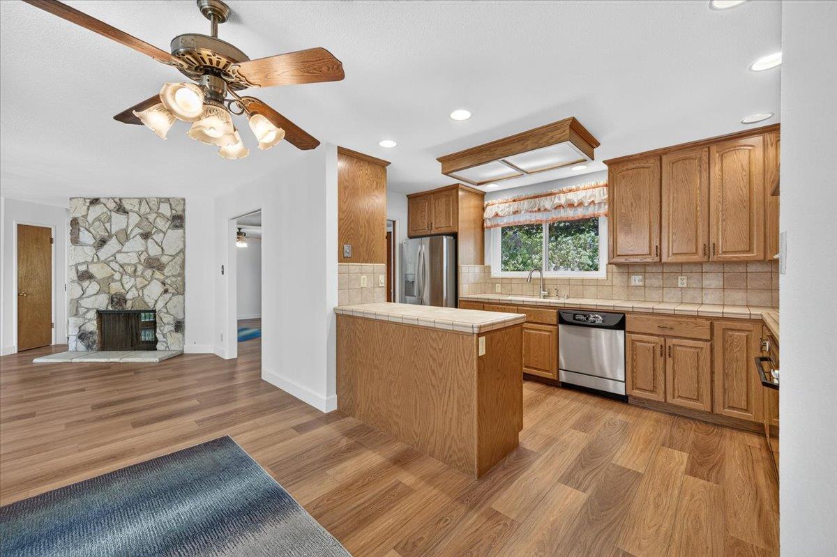 749 W Escalon Avenue