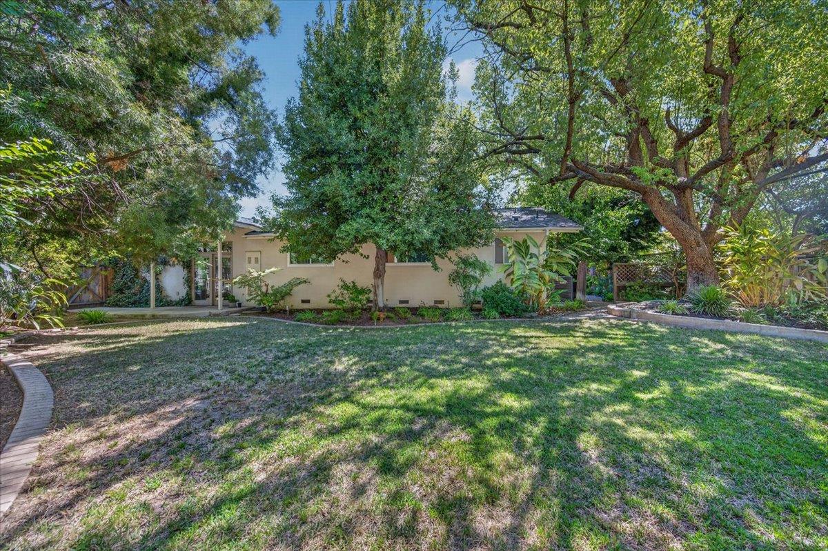 749 W Escalon Avenue