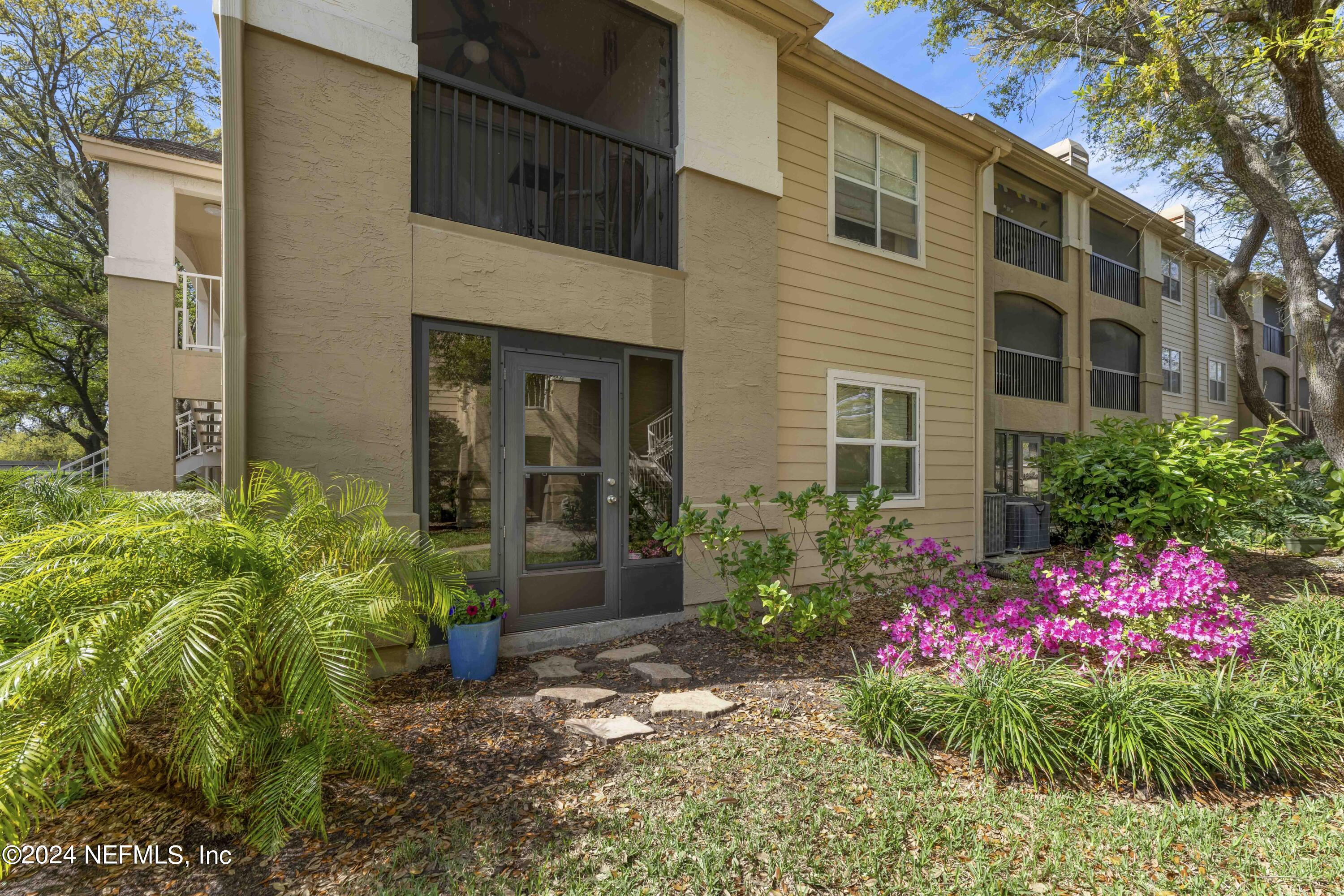 25 ARBOR CLUB Drive, 108