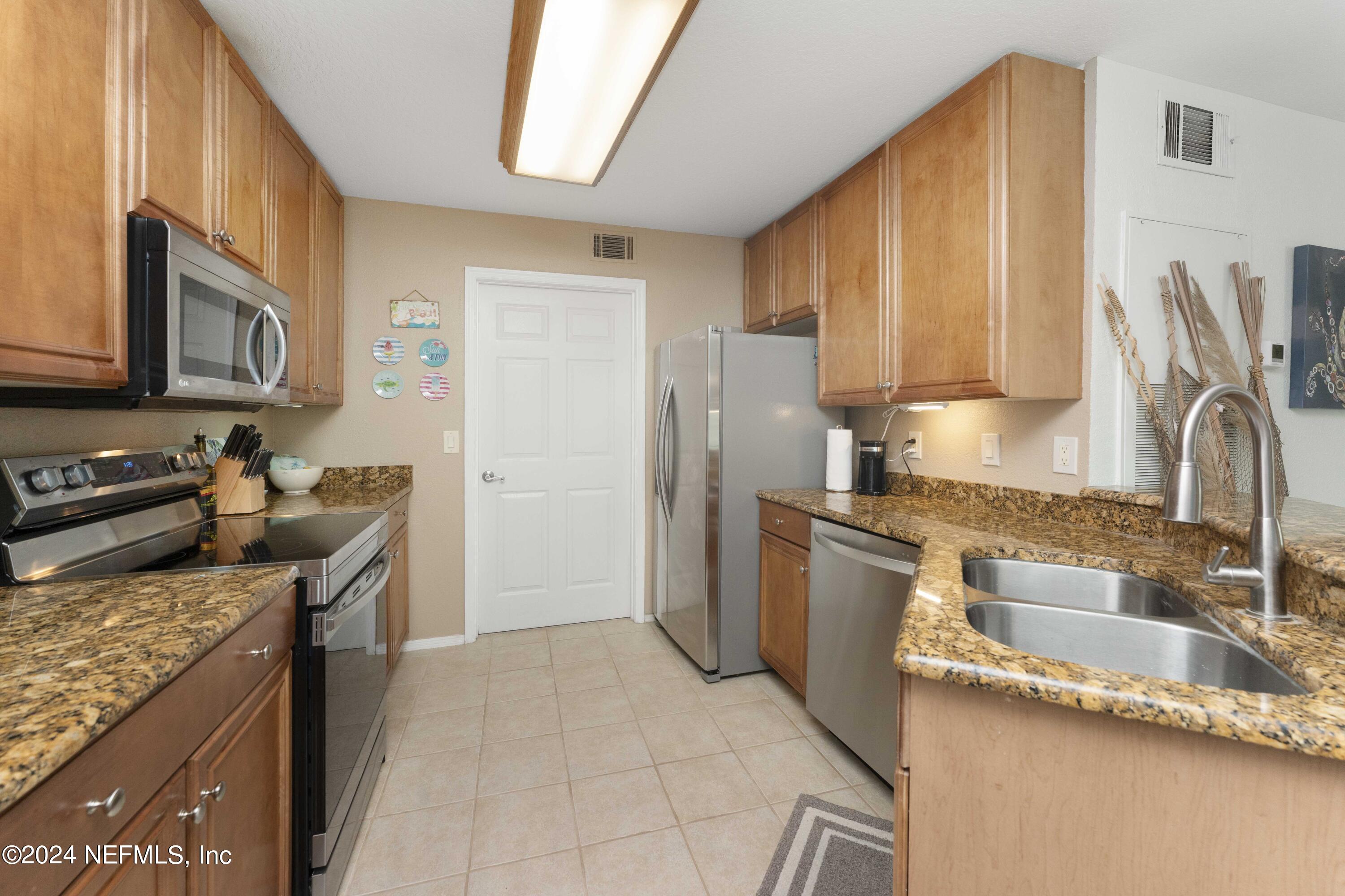 25 ARBOR CLUB Drive, 108