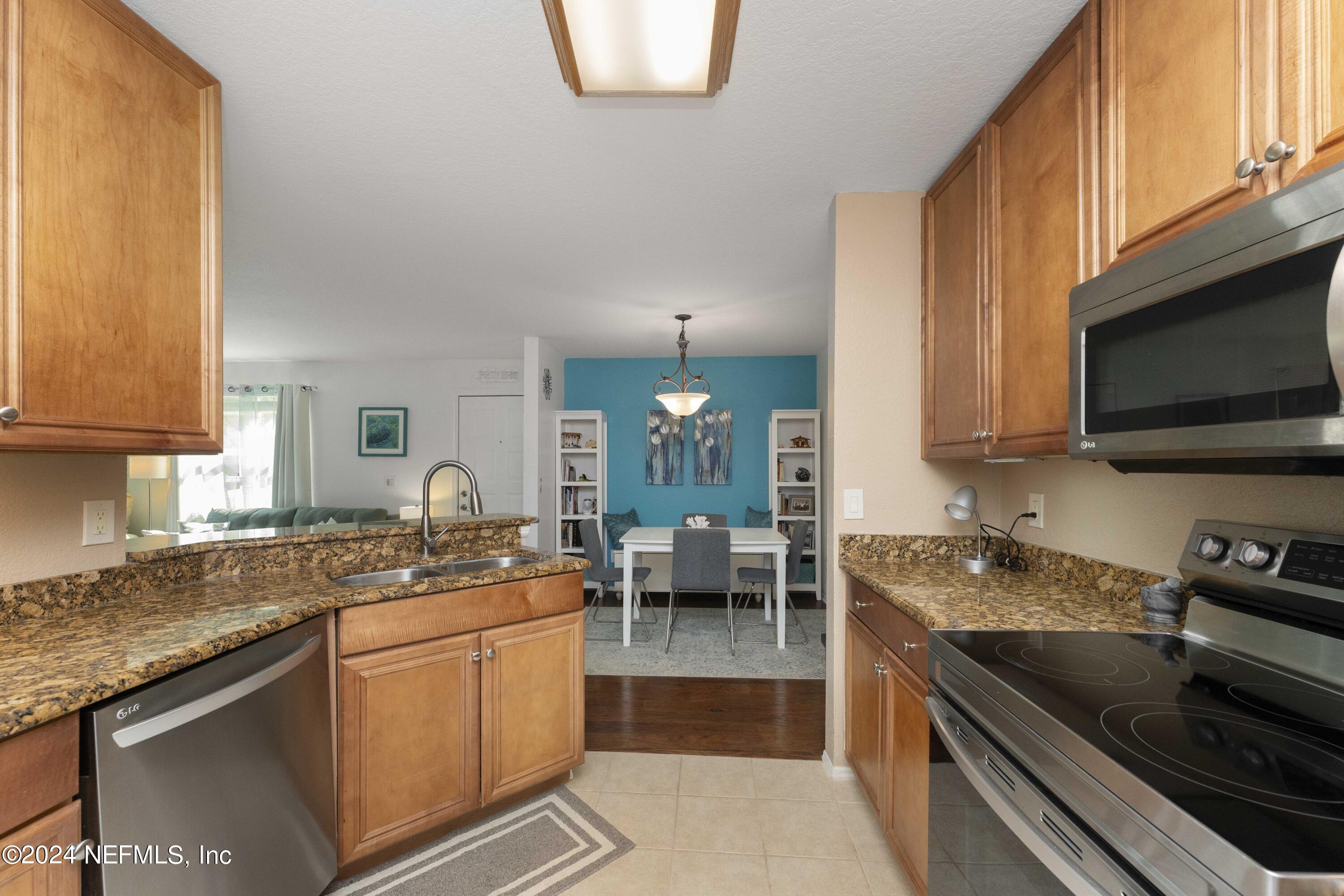 25 ARBOR CLUB Drive, 108