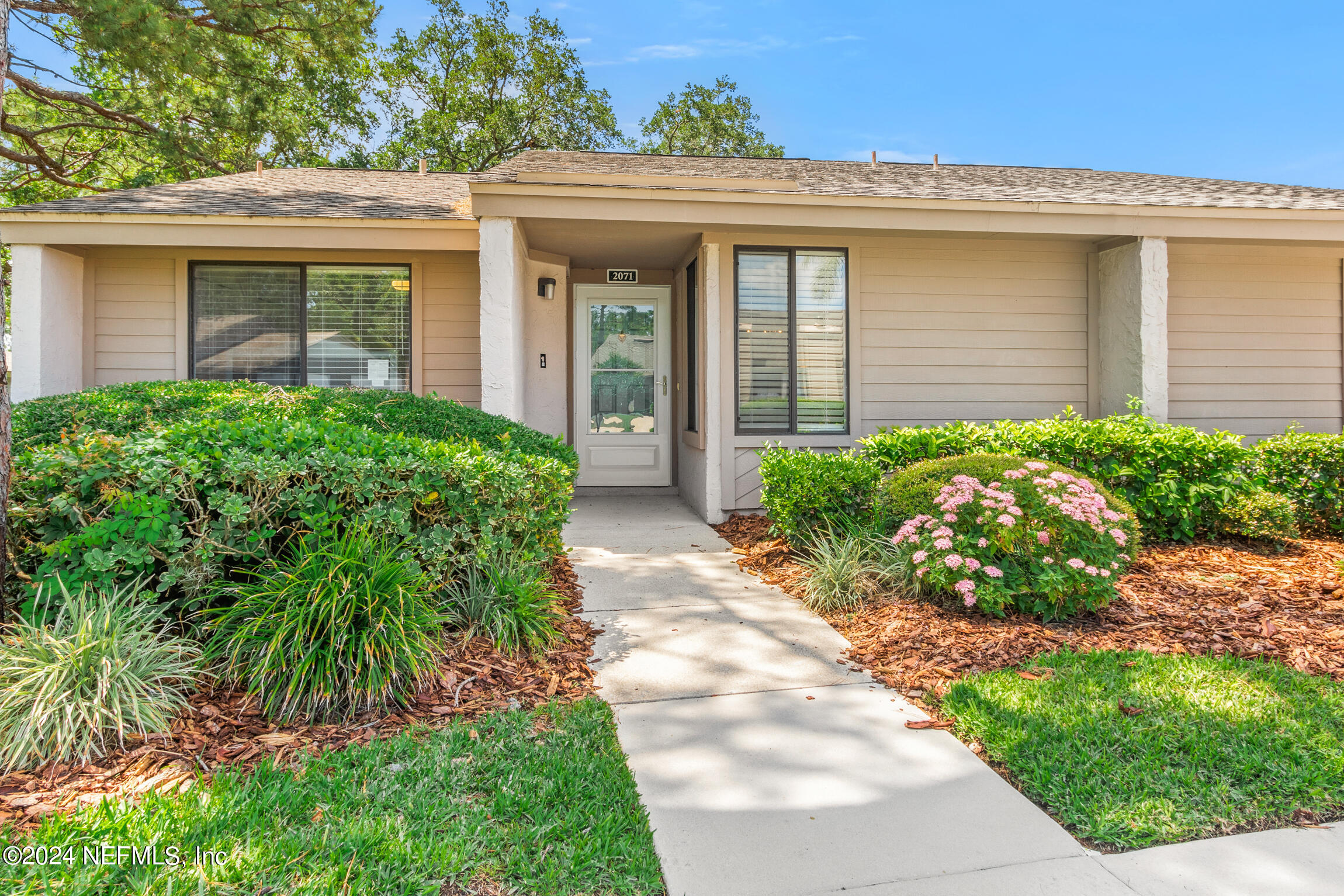 2071 SEA HAWK Circle