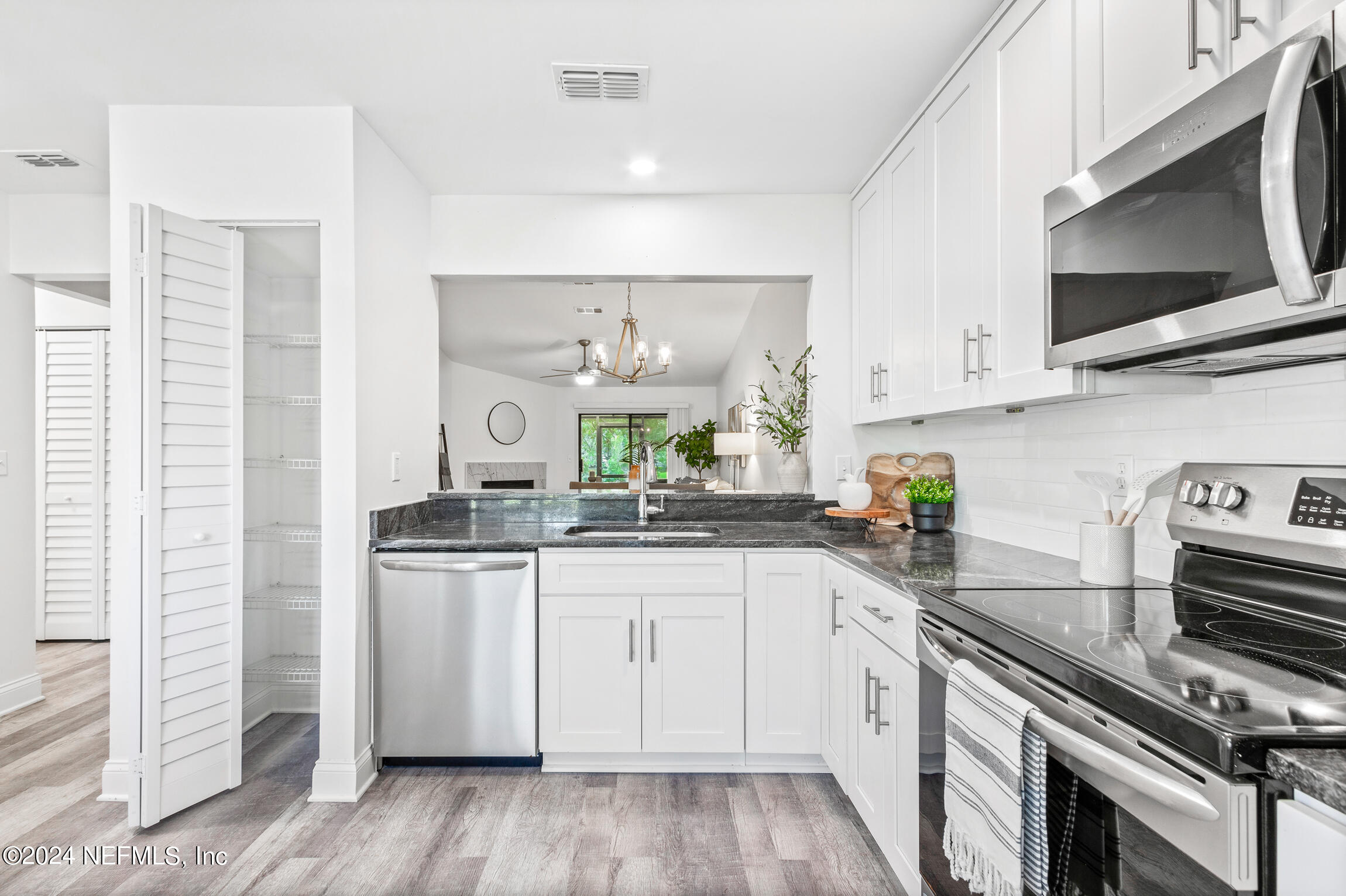 2071 SEA HAWK Circle