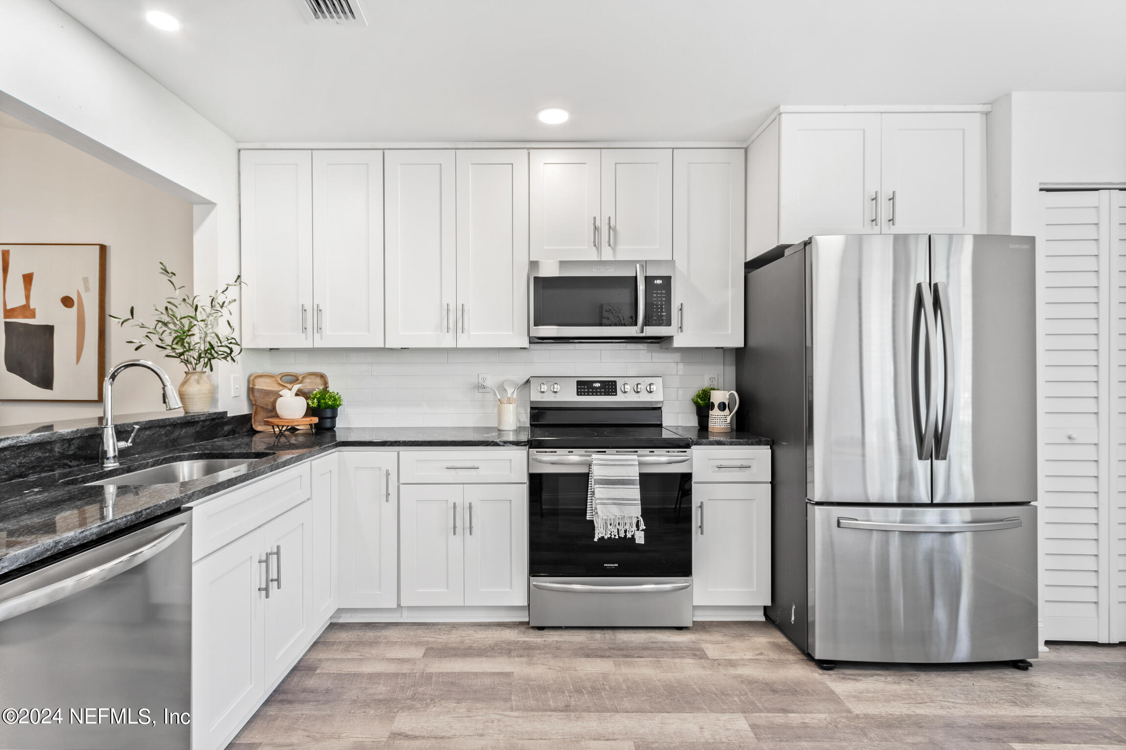 2071 SEA HAWK Circle