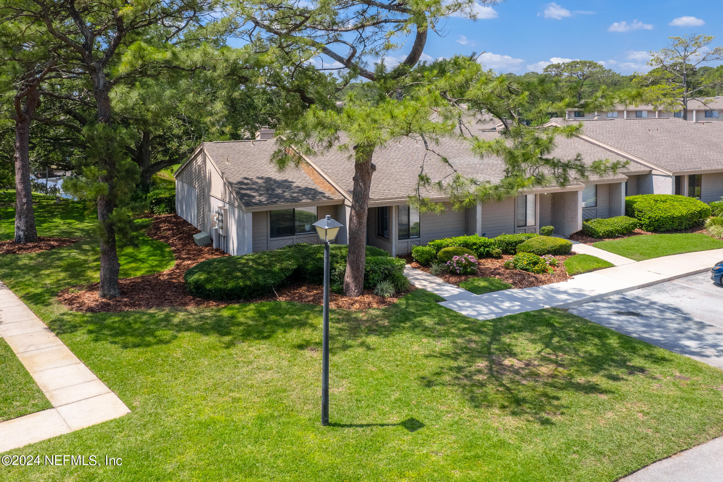 2071 SEA HAWK Circle