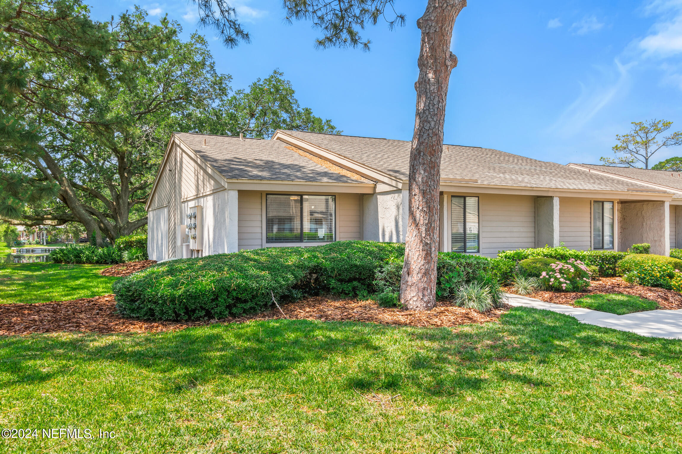 2071 SEA HAWK Circle