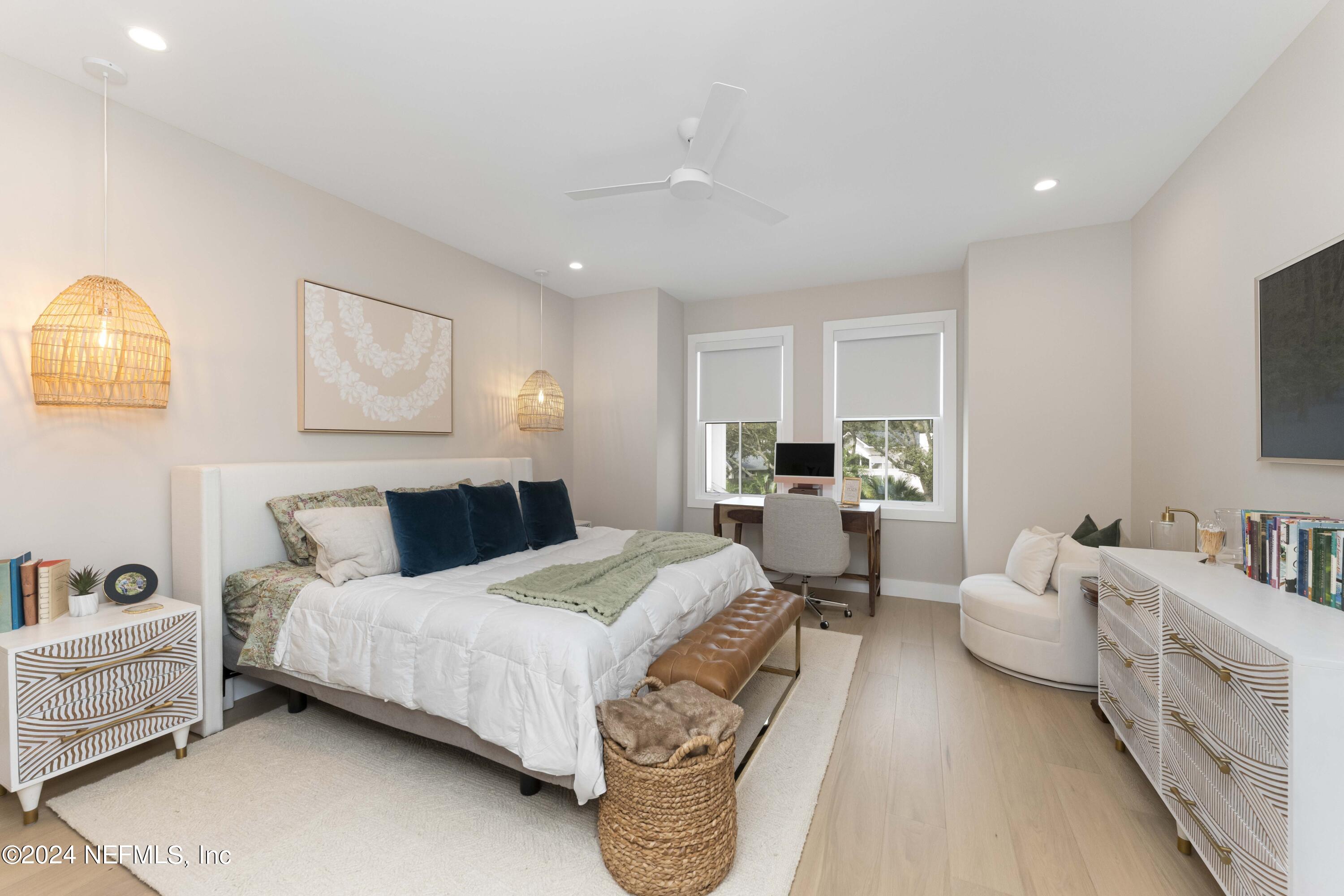 469 GOLF VIEW Circle