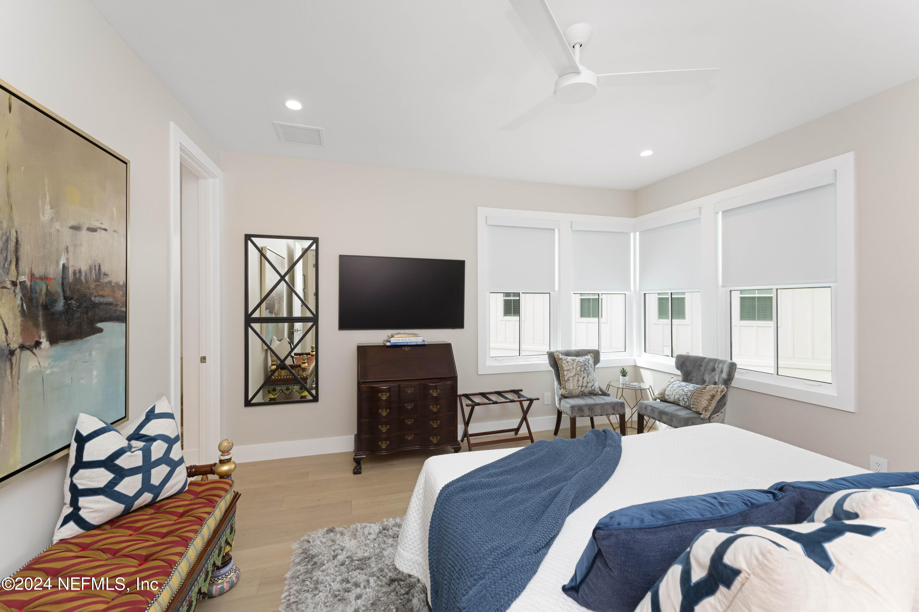 469 GOLF VIEW Circle