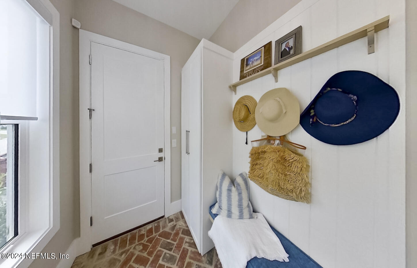 469 GOLF VIEW Circle