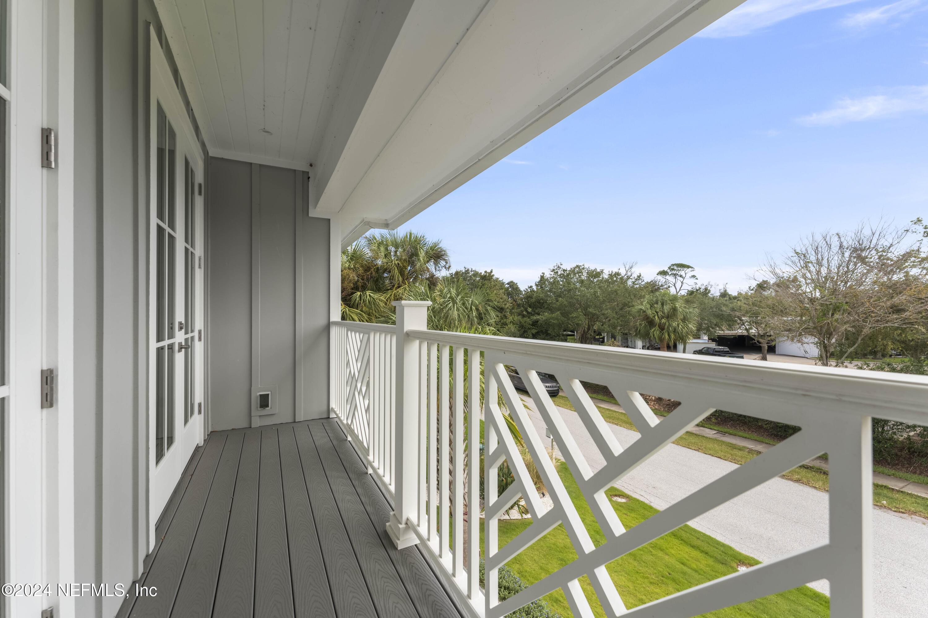 469 GOLF VIEW Circle
