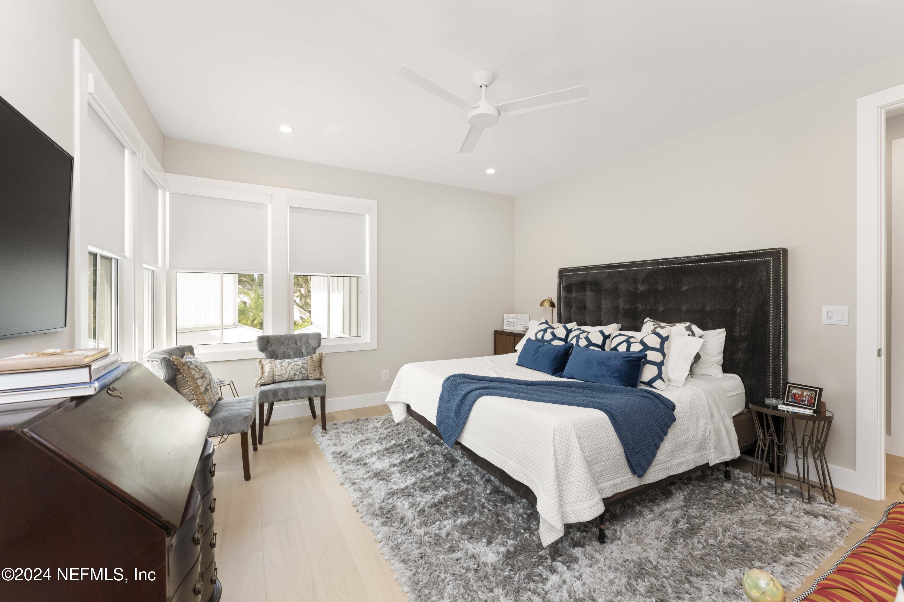 469 GOLF VIEW Circle